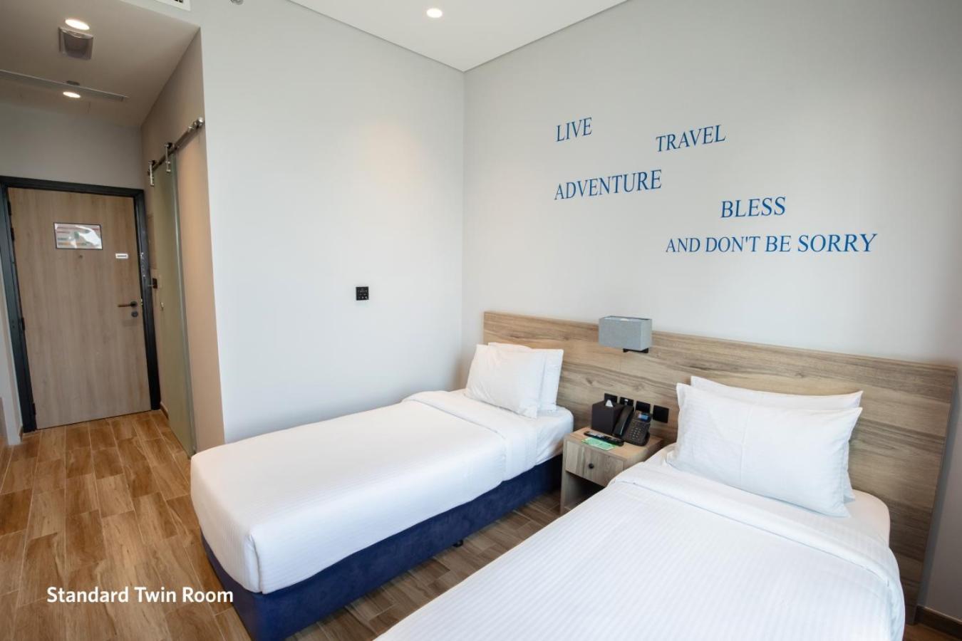 Kingsgate Canal Hotel By Millennium Dubaï Chambre photo