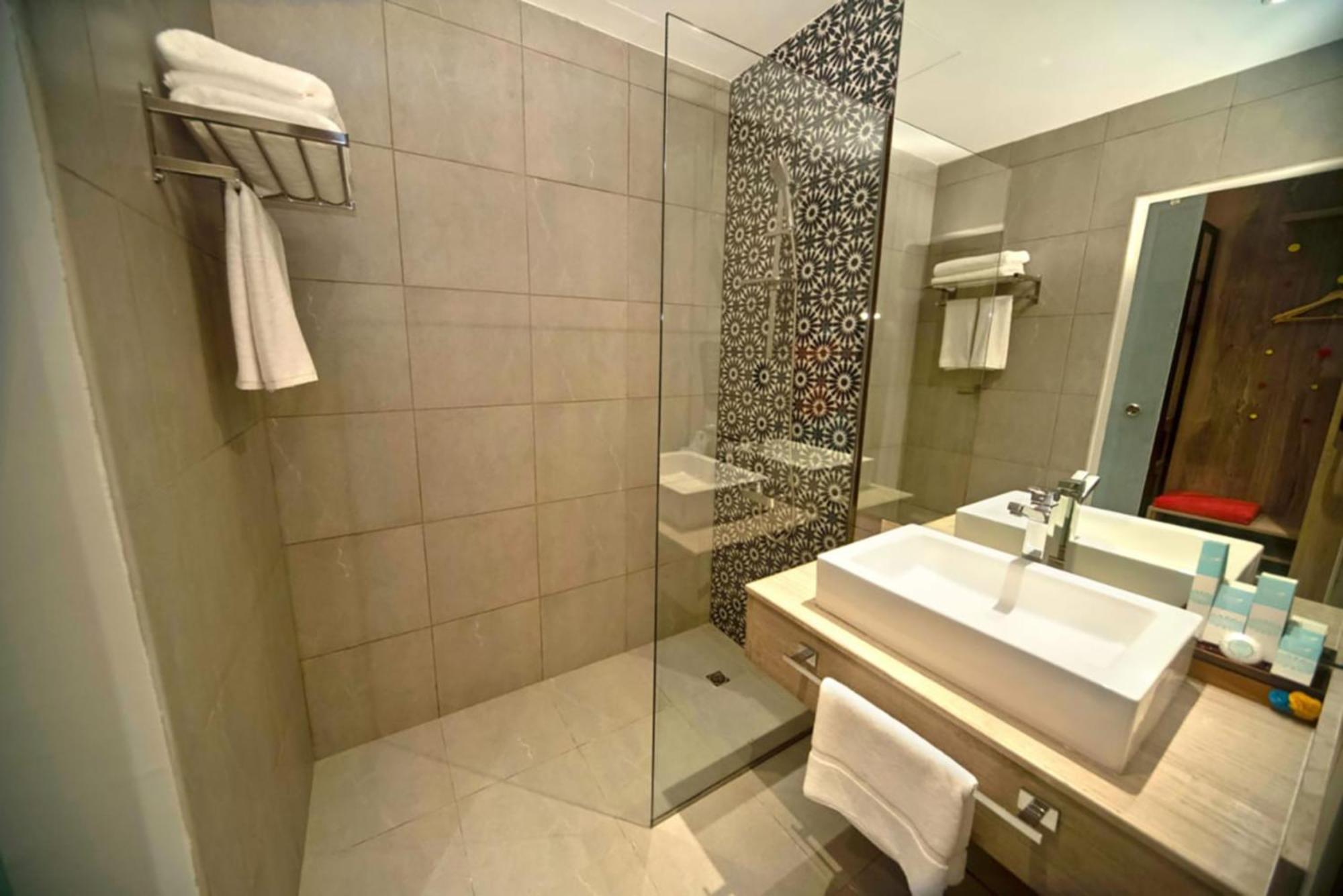 Kingsgate Canal Hotel By Millennium Dubaï Extérieur photo